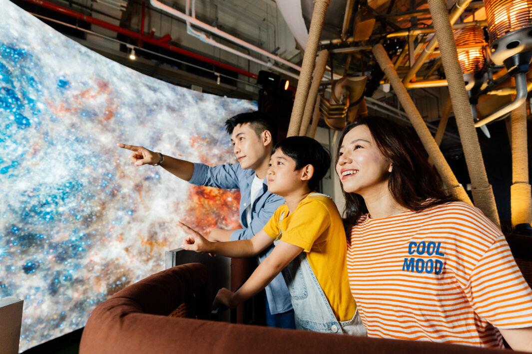 ���_����ȫ�_���6��������4������Ψһ���dLED����ƴ���@ʾ���ĄӸ��w�д���׌�˿��v���ڟ�����ϣ�������v�侳�Ăγ������[��Ȥ