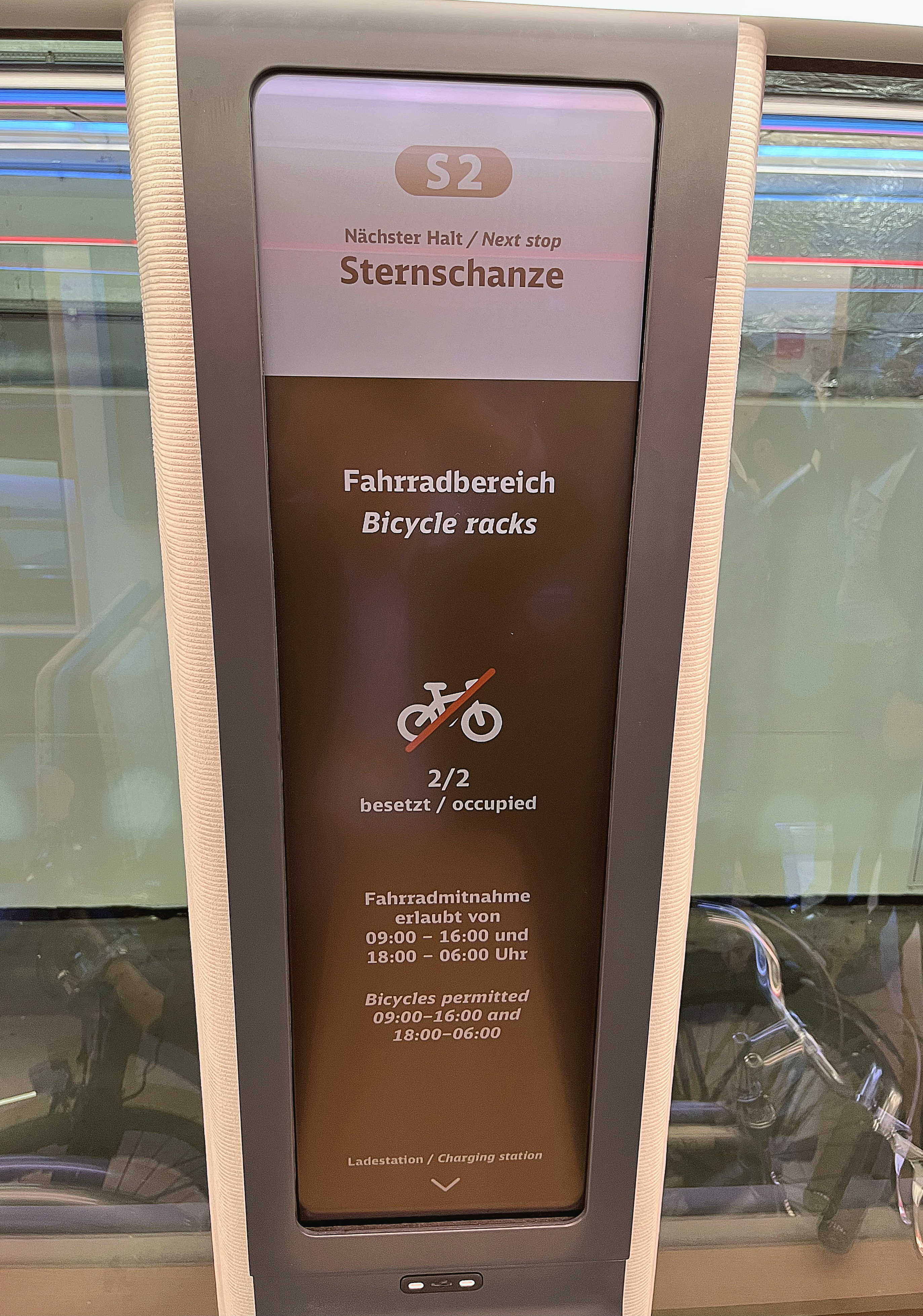 �_��HiRaso�@ʾ���g����đ�̴�Һ�����ص��p���B���Լ�����h���⾀�ķ�ʽ���l�]�����Դ�\��Ч�ʣ���H�ڸ��Q�@ʾ����r������������ڳ��m�oֹ�Į����@ʾ�τt�����늣��c���yҺ���@ʾ���g��ȴ����ʡ90%�ܺ�