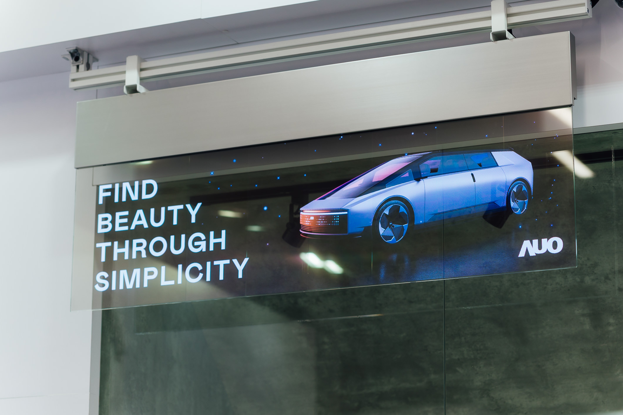 �߂������͸���е�54��͸��Micro LED�ǻۏV�������ɟo��ƴ�Ӳ�ͬ�ߴ磬�I�����߿Ƽ����c���W�ĳ���ʽ�Շ����m������Ş����չ�ݿ��g�ȶ�Ԫ������