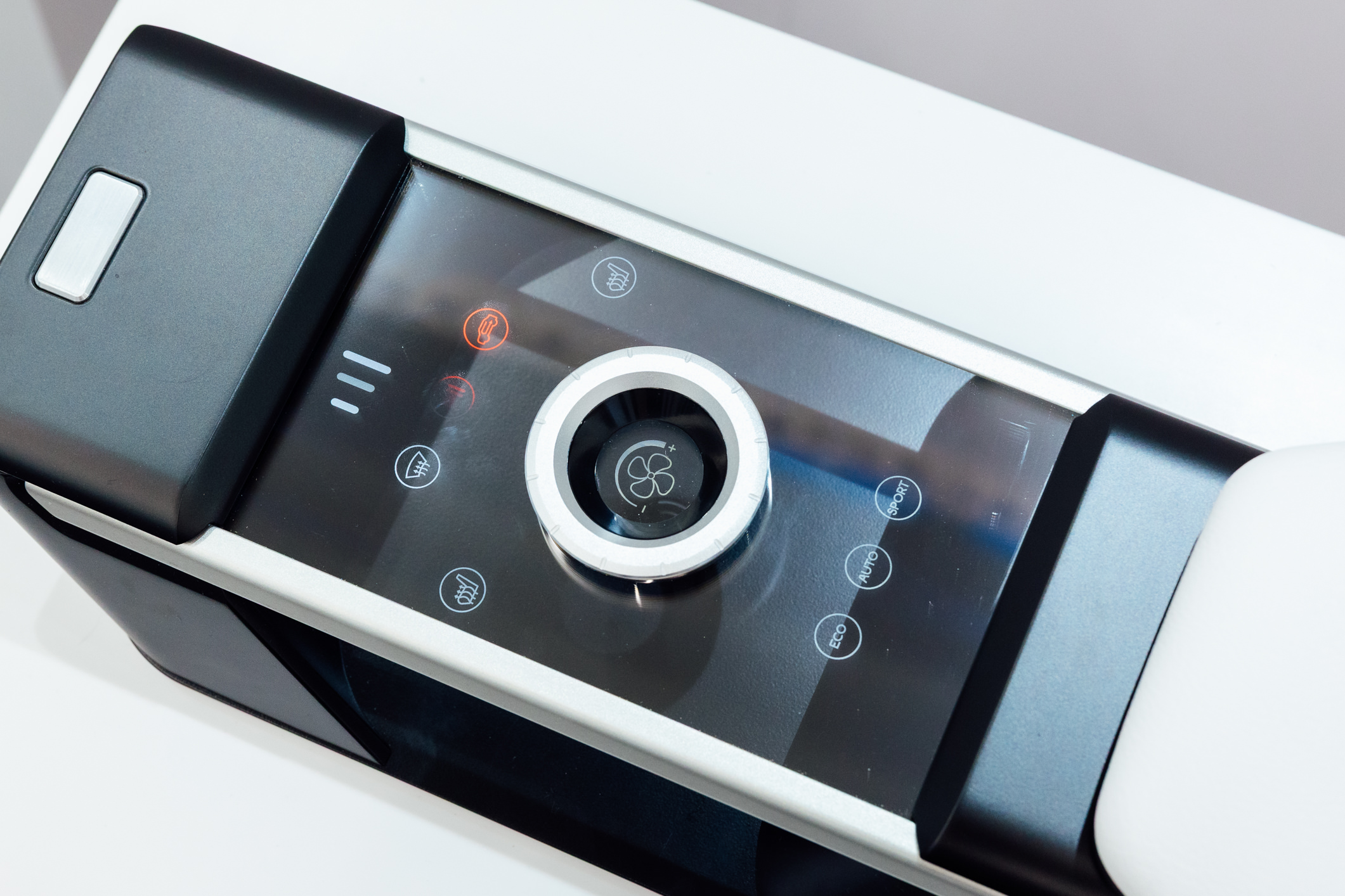 �ԘO���OӋ�����CrystalSense Console����������օ^���턓��ͻ�ƣ��������[���ں��s�����^���������ÑҸ�ʽ���o���䲣������c�����|�X��?�����|�E���|݅���ֹ���r������ṩֱ�������h���Ļ������?��